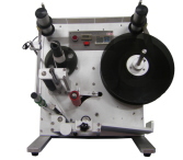 番茄沙司半自動貼標(biāo)機(jī)